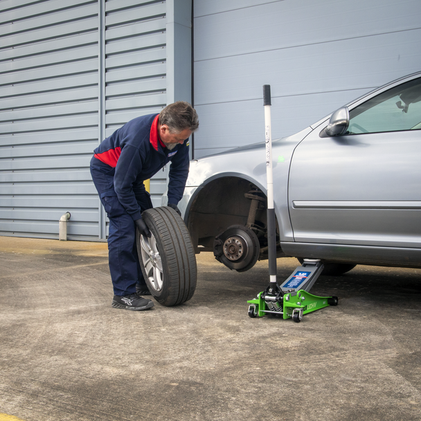 Sealey 2001LEHVCOMBO  |  Trolley Jack & Cordless Impact Wrench Combo - Green
