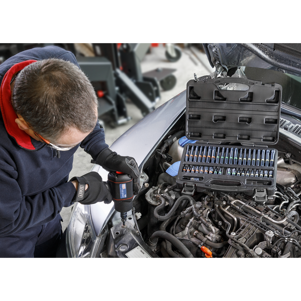 AK21901_ACT_IN_ENGINE_BAY_DFC0911618__83518