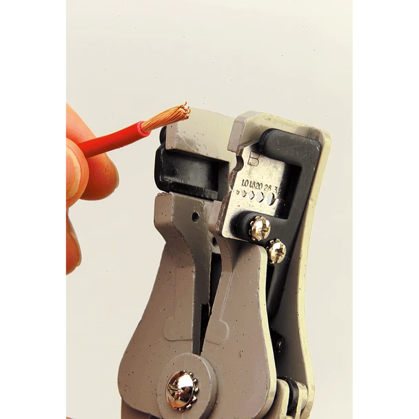 AK2252_ACT_REMOVING_CABLE__26273