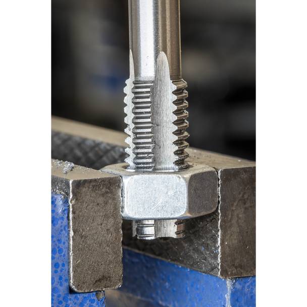 AK3015_ACT_IN_USE_CLOSE_DFC1430425__03104