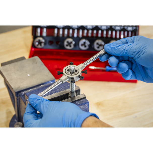 AK3015_ACT_IN_USE_DFC1430424__21657