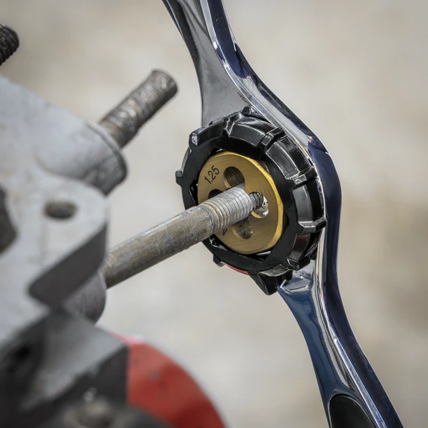 AK3046_ACT_IN_USE_CLOSE_PIC2_DFC1706899__16199