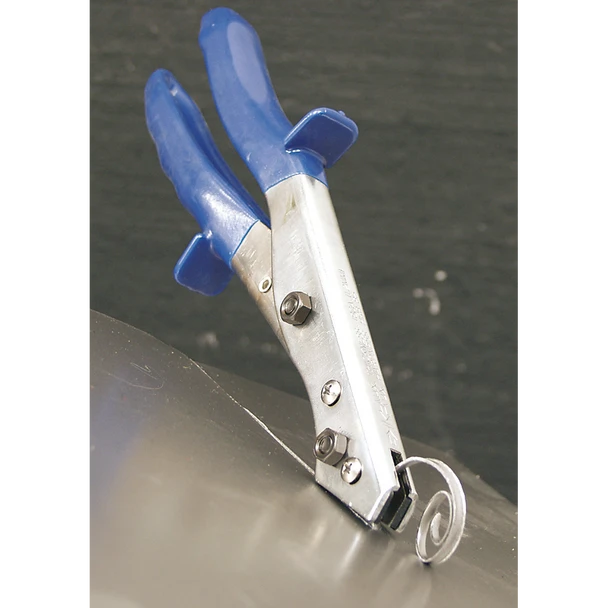 AK327_ACT_CUTTING_THROUGH_METAL_DFC1597280__79886