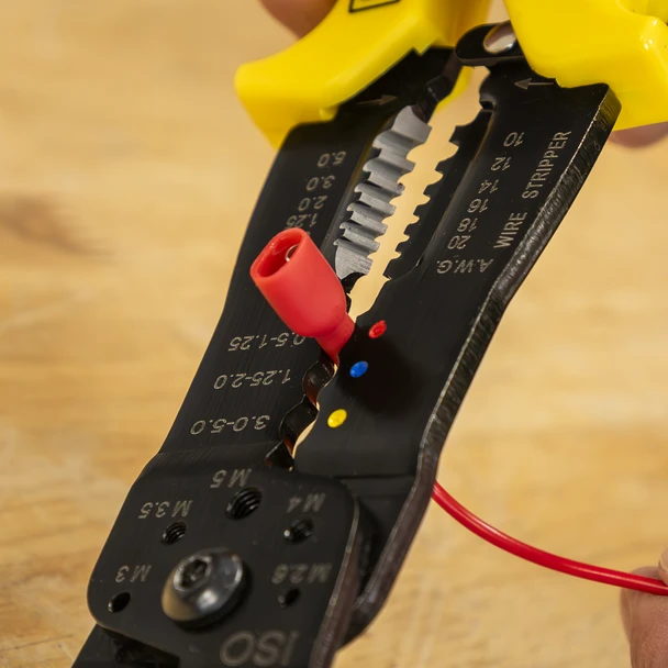 AK3851.V2_ACT_IN_USE_PIC3_DFC1652153__32856
