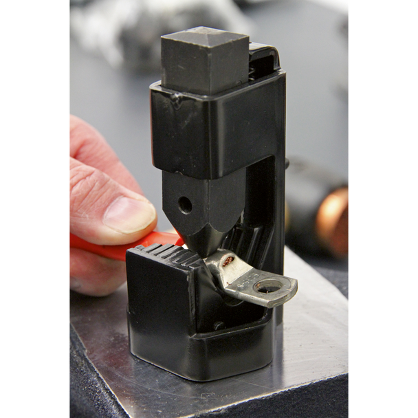 AK422_ACT_CRIMPING_BATTERY_TERMINAL__04655