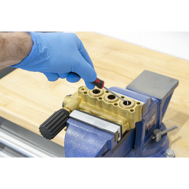 AK5214.V2_ACT_IN_USE_PIC1_DFC1450740__83862