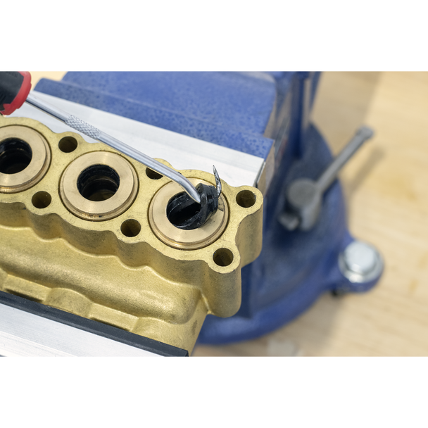 AK5214.V2_ACT_IN_USE_PIC5_DFC1450744__89090