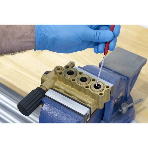 AK522.V4_ACT_IN_USE_PIC2_DFC1450754__52093