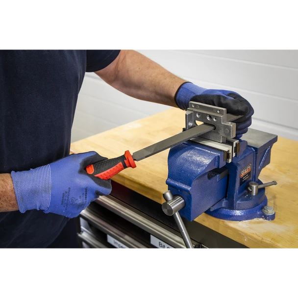 AK572_ACT_IN_USE_PIC2_DFC1476565__81195