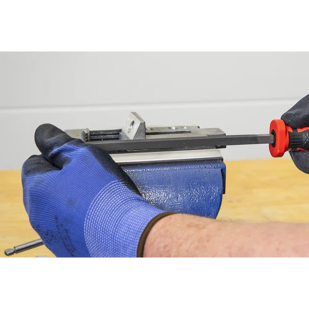 AK5733_ACT_IN_USE_CLOSE_PIC3_DFC1476706__15197