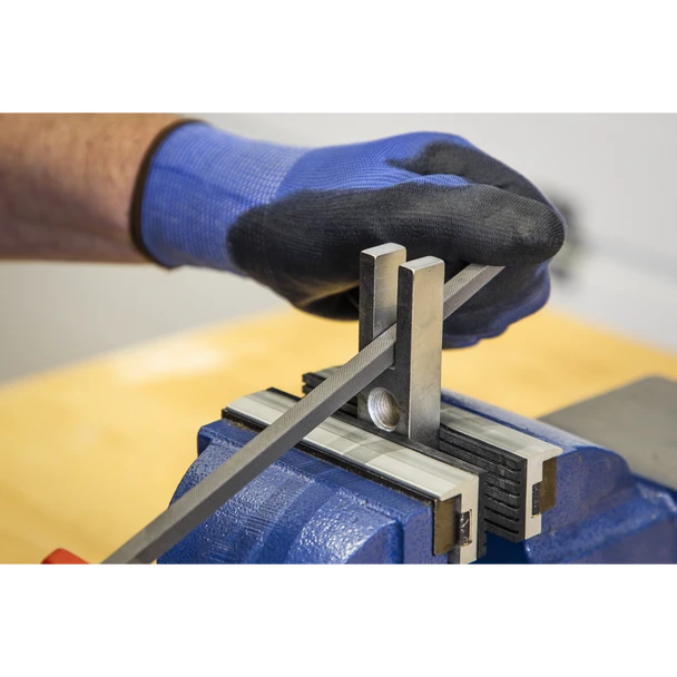 AK5863_ACT_IN_USE_CLOSE_DFC1420521__45268