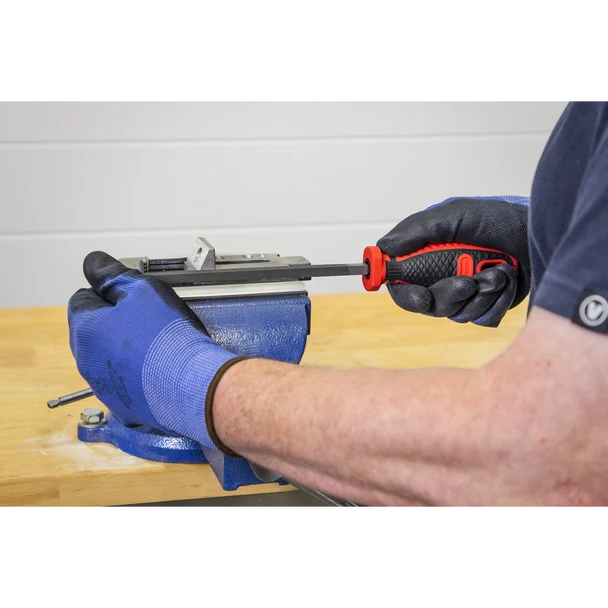 AK5863_ACT_IN_USE_PIC2_DFC1420525__06886