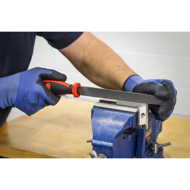AK5865_ACT_IN_USE_PIC2_DFC1420550__79903
