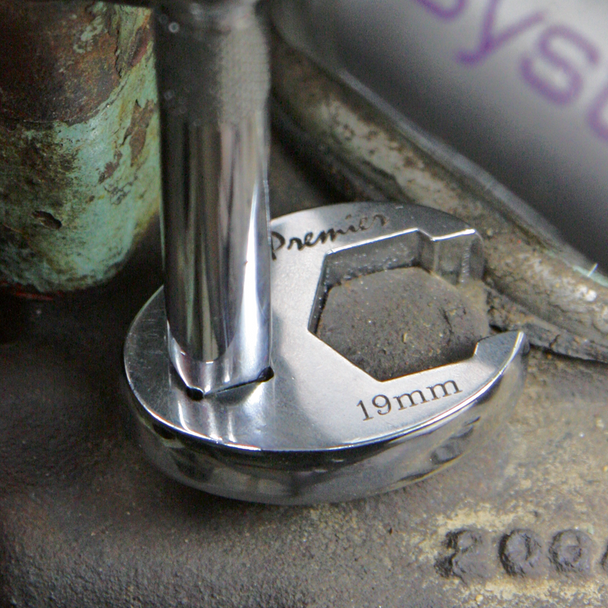 AK598.V2_ACT_ON_BOLT_PIC2__68925
