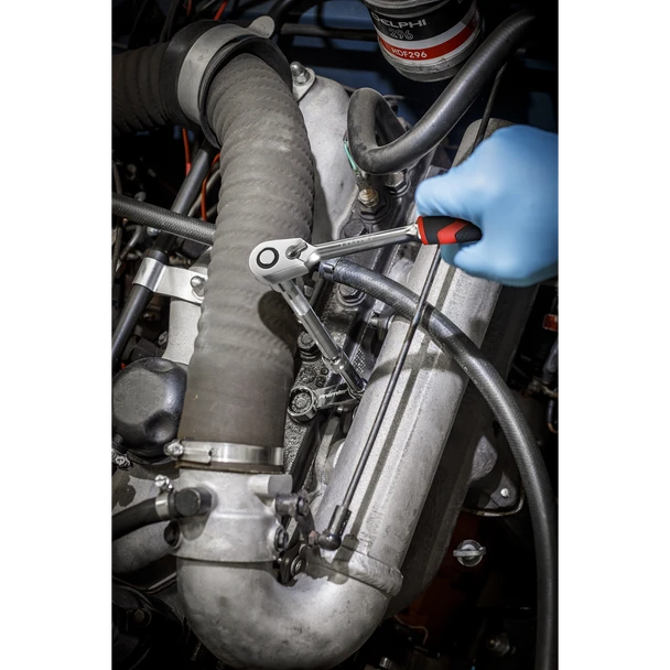 AK59895_ACT_IN_USE_DFC0613029__53073