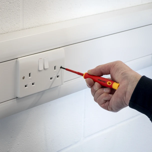 AK61201_ACT_PLUG_SOCKET_DFC1828133__42624