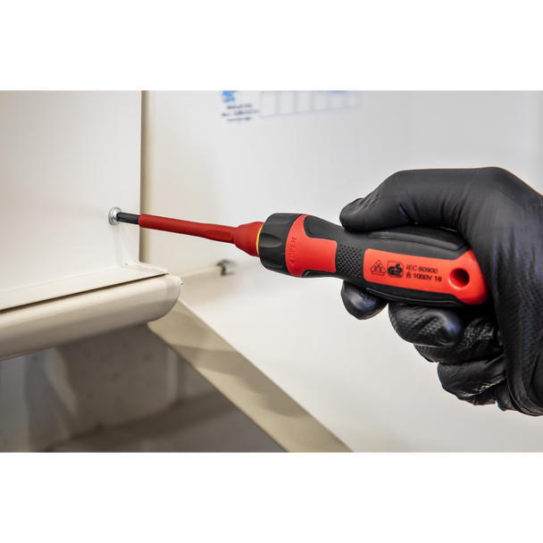AK61280_ACT_IN_USE_DFC1406630__93721