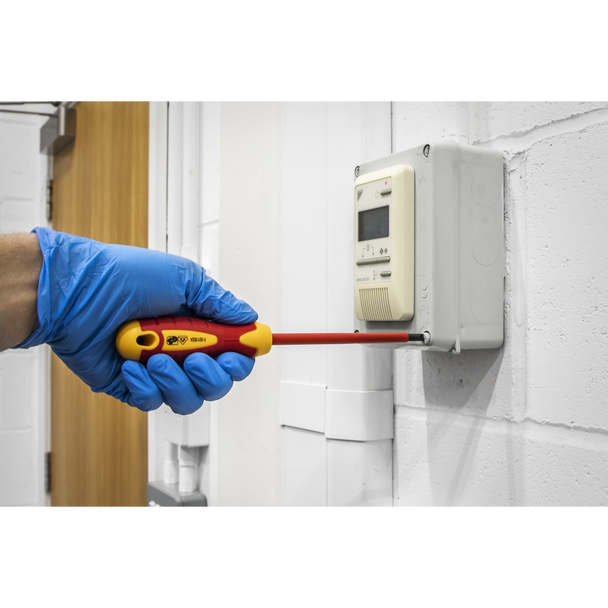 AK6130_ACT_IN_USE_PIC2_DFC1413038__15763