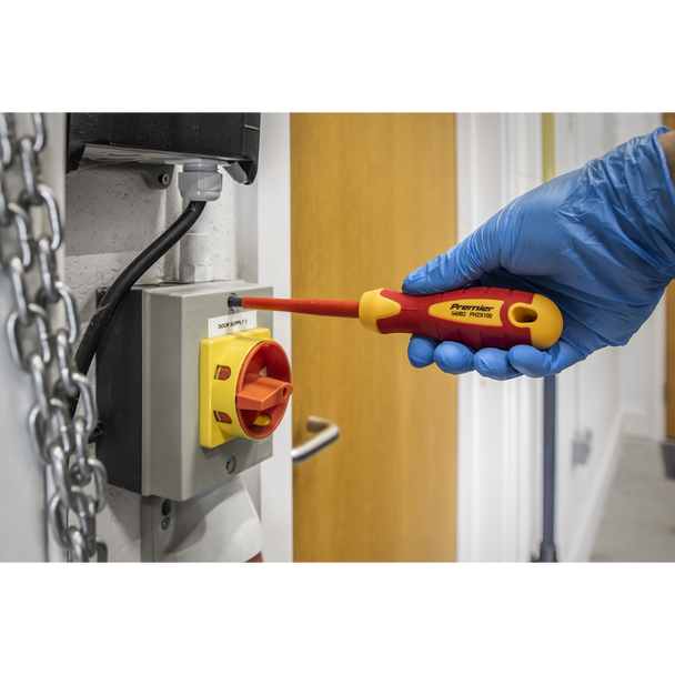 AK6130_ACT_IN_USE_PIC4_DFC1413040__42378