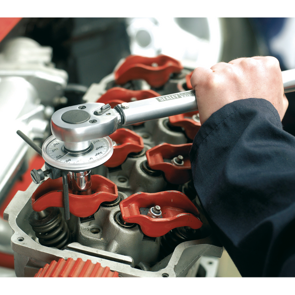 AK624_ACT_TORQUE_OVER_ENGINE_WITH_VS530_GAUGE__23027