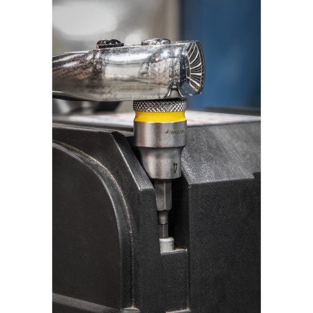 AK6250_ACT_IN_USE_PIC3_DFC1468816__35795