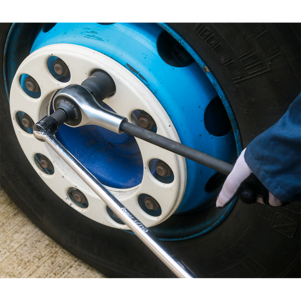 AK629_ACT_ON_LORRY_WHEEL__09608