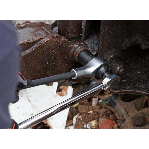 AK629_AK224_ACT_TIGHTNING_BOLT_DFC0168436__28205