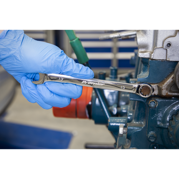 AK63012.V2_ACT_IN_USE_PIC3_DFC1333541__06612