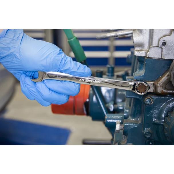 AK63021_ACT_IN_USE_PIC3_DFC1333563__76676