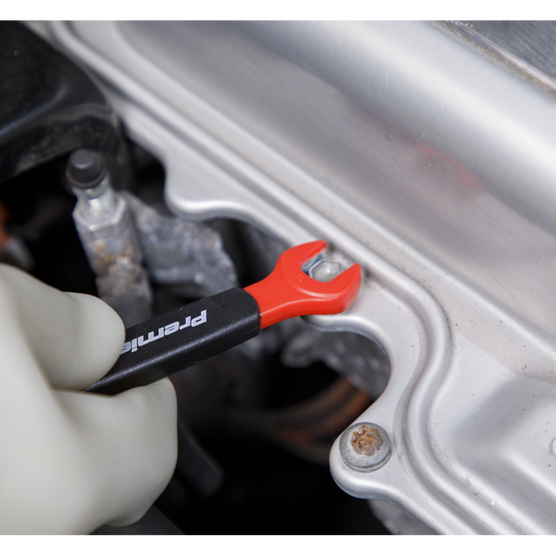 AK63172_ACT_IN_USE_CLOSE_DFC0852007__48076