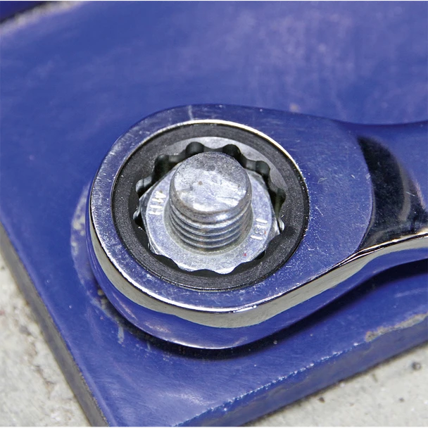 AK6319_ACT_ON_RAMP_BOLT__05804