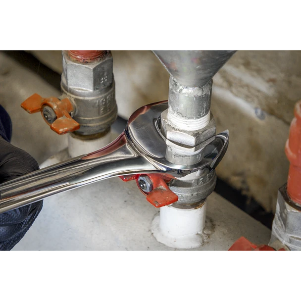 AK632442_ACT_IN_USE_CLOSE_PIC3_DFC1327149__67577