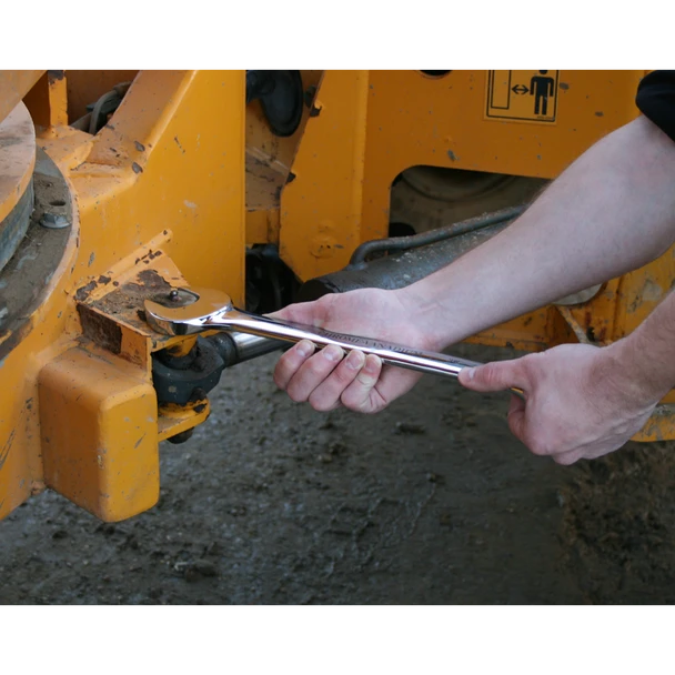 AK6324_ACT_IN_USE_DFC1434970__96045