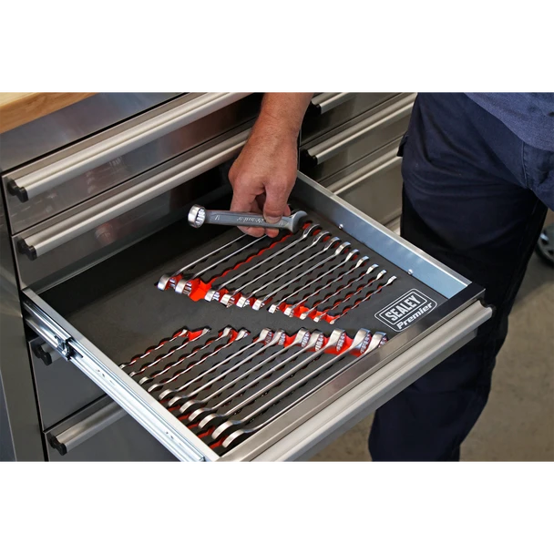 AK63256_ACT_IN_USE_DFC0110925__88841