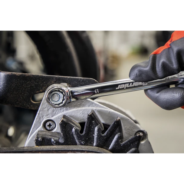 AK63265_ACT_IN_USE_PIC2_DFC1274321__57074