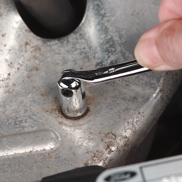 AK635_ACT_TIGHTNING_NUT__91815