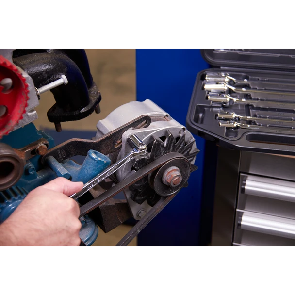 AK635_CLOSE_ACT_IN_USE_DFC0110932__92312