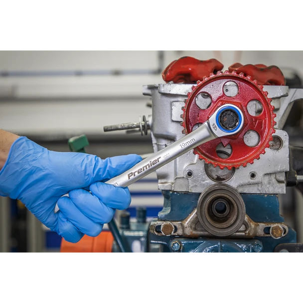 AK63949_ACT_IN_USE_PIC2_DFC1317388__10576