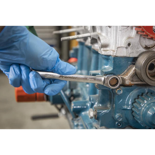 AK63949_ACT_IN_USE_PIC3_DFC1317390__25579