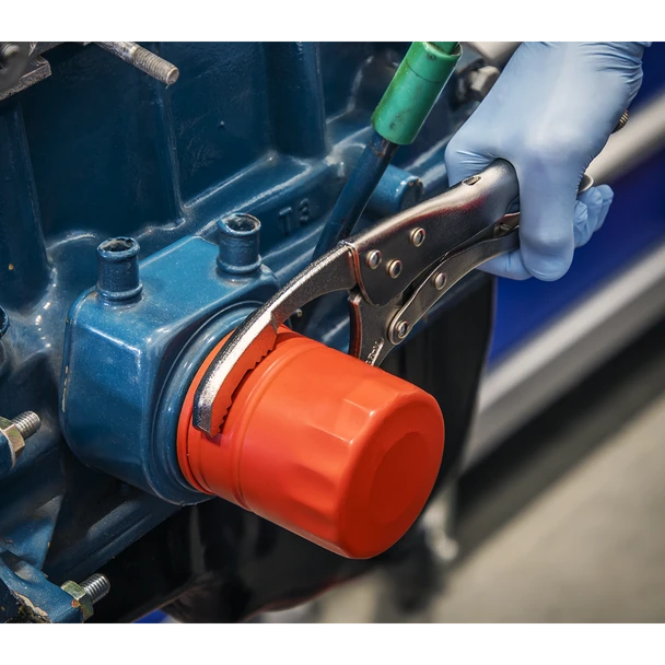 AK6422_ACT_IN_USE_DFC1191358__02040