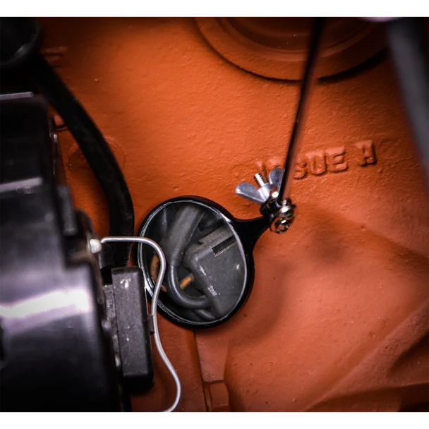 AK652_ACT_IN_USE__32963