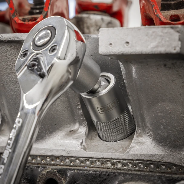 AK6569.V3_ACT_IN_USE_PIC2_DFC1708073__10030