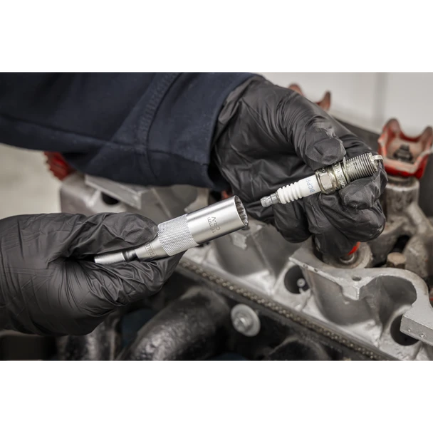 AK6571_ACT_IN_USE_PIC3_DFC1706904__34891