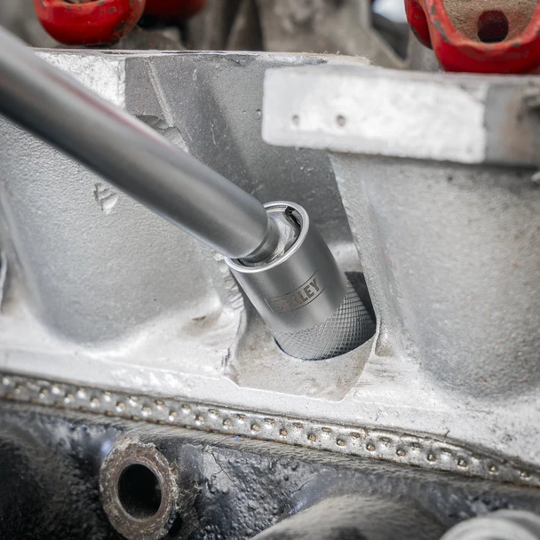 AK6575_ACT_IN_USE_PIC2_DFC1708082__89244