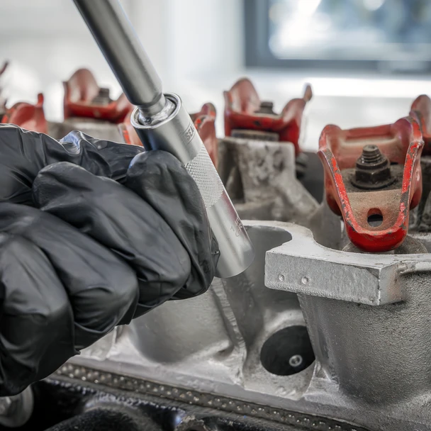 AK6575_ACT_IN_USE_PIC3_DFC1708083__91272