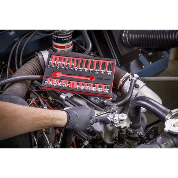 AK66721_ACT_IN_ENGINE_BAY_DFC0879288__34551