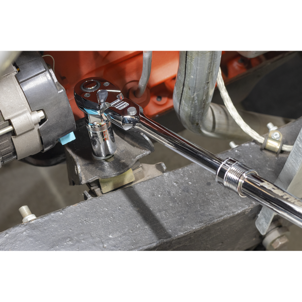 AK6682.V2_ACT_IN_USE_PIC1_DFC1464080__98230