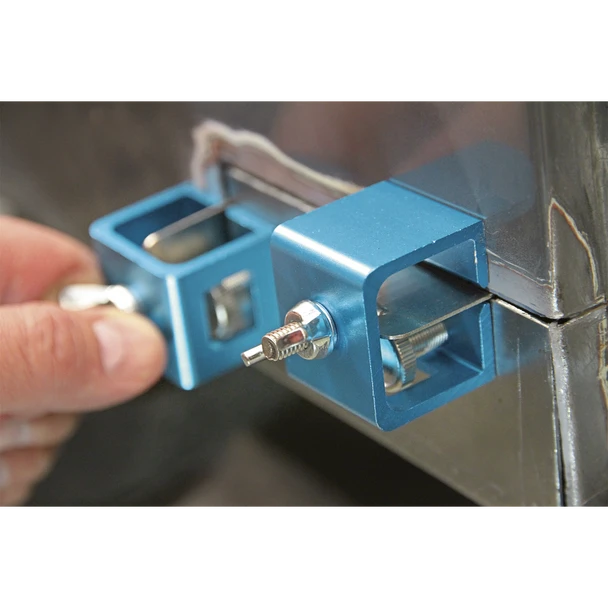 AK6805_ACT_IN_USE_DFC0884458__99284