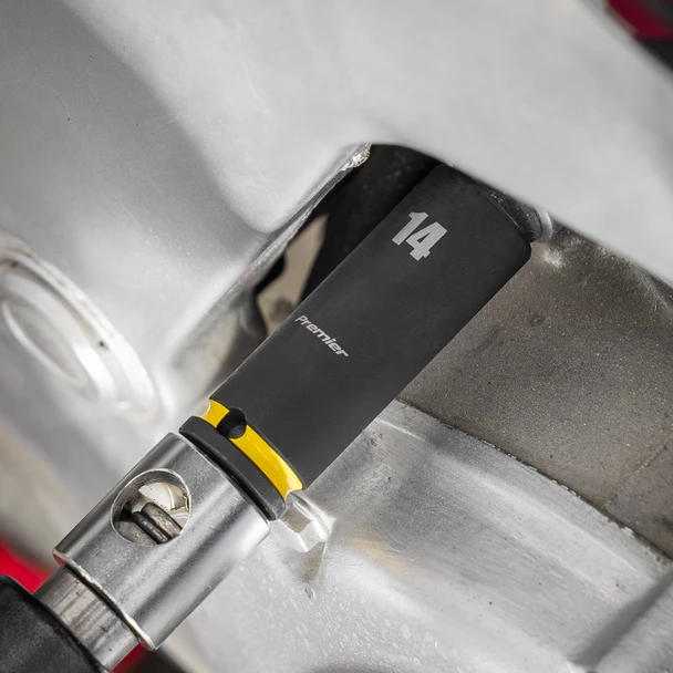 AK68219_ACT_IN_USE_DFC1781298__71382