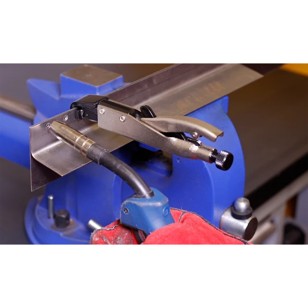 AK6832_ACT_IN_USE_DFC0152338__59752